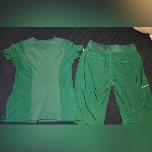 5 sets of used scrubs - Picture 12 of 16